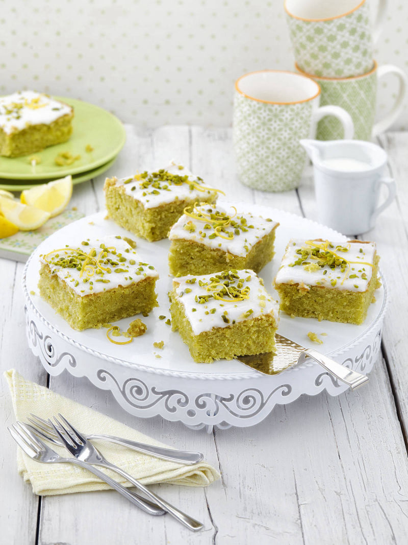 Avocado Pistazien Schnitten mit Zitronrnguss